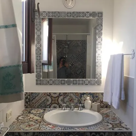 Bed & Breakfast Domo De Enas