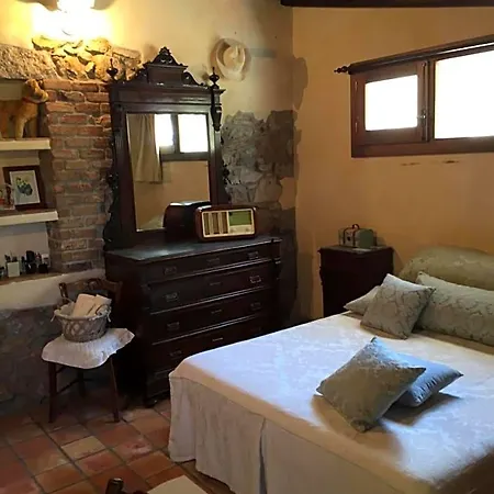 Domo De Bed & Breakfast Enas