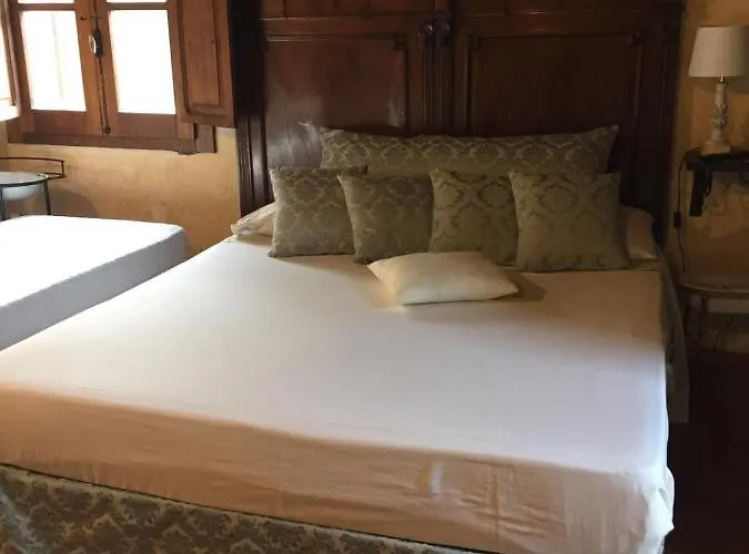 Bed & Breakfast Domo De Enas